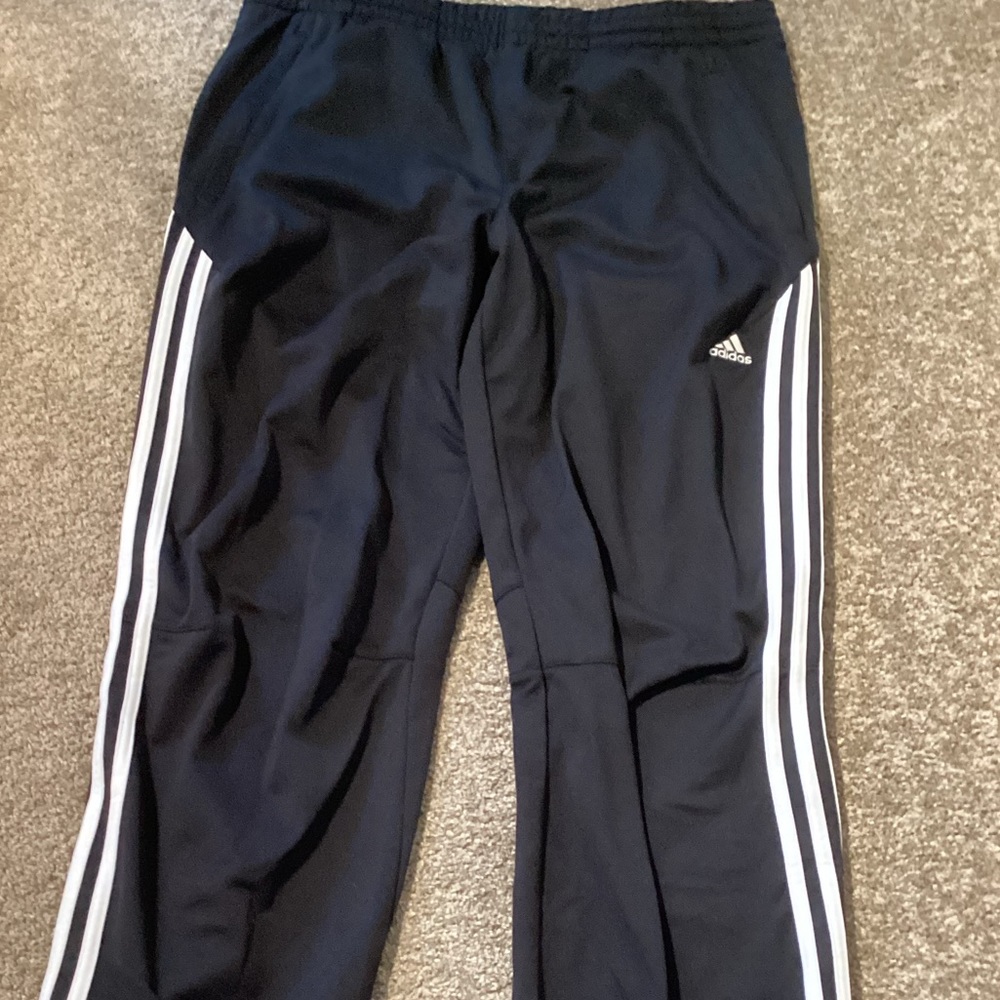 Men’s size large adidas sweatpants.  Never worn.